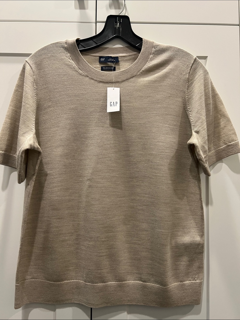 GAP Men’s Short Sleeve Crewneck Tee in Light Beige